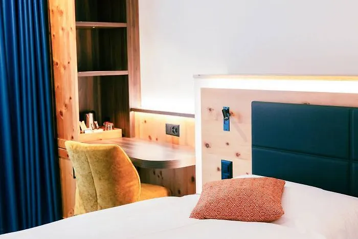 لودينيلا فندق 4*