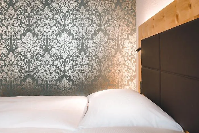 劳迪内拉酒店 圣莫里茨